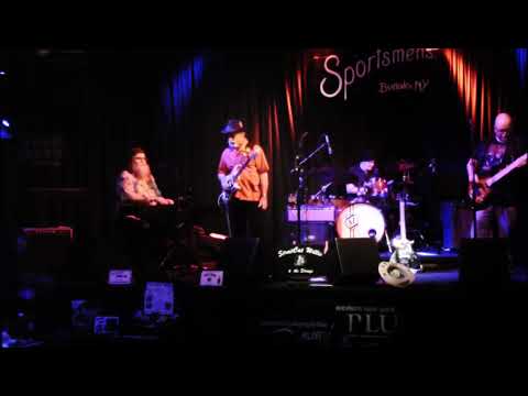 BIG LEGGED WOMAN fade out    Sportsmens   3 23