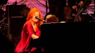 Tori Amos &amp; Metropole Orchestra - Improv/introduction to Holly, Ivy and Rose + Snow Angel Intro.