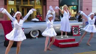 Marilyn Monroe and the Diamond Bellas' Holiday performance at Universal Orlando!