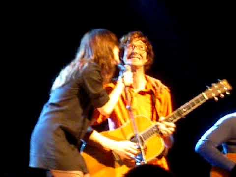 Kings Of Convenience 'Know How' (feat Feist ) - Live @ Le Bataclan (11-11-2009)