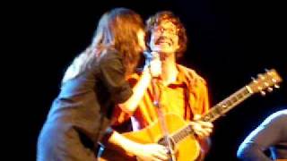 Kings Of Convenience &#39;Know How&#39; (feat Feist ) - Live @ Le Bataclan (11-11-2009)
