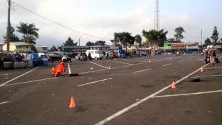 preview picture of video 'Training together Vespa road race cipanas'