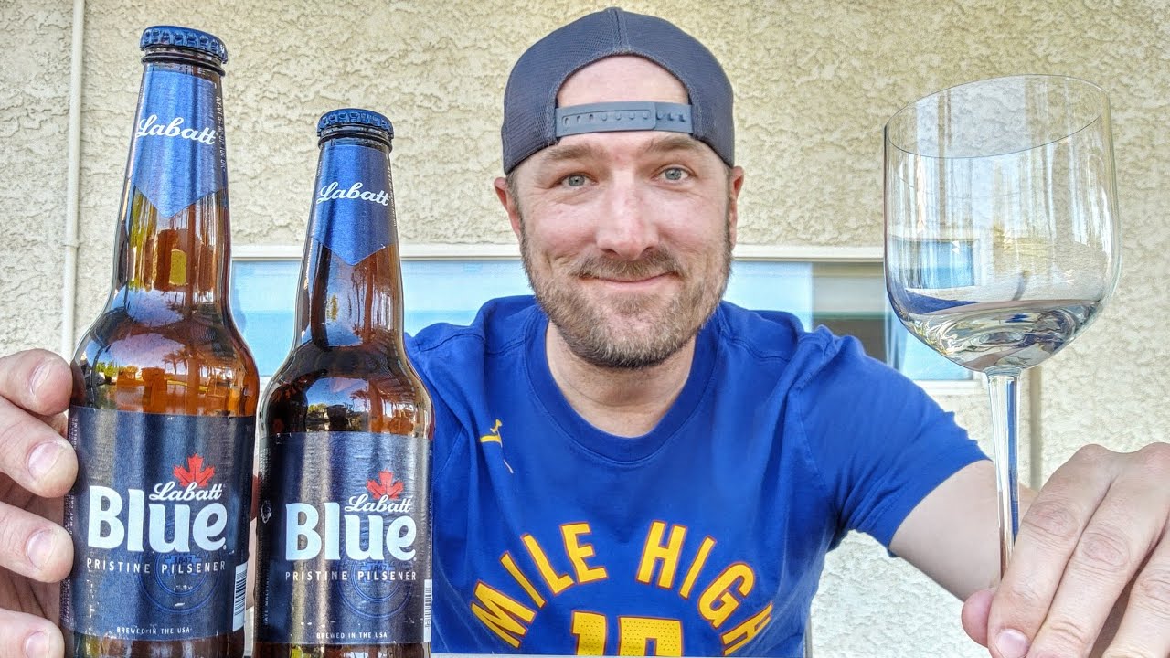 Labatt Brewing (Toronto, Canada / Rochester, NY) 🍺 Labatt Blue - Pristine Pilsener 🍺 #Beer #Review 