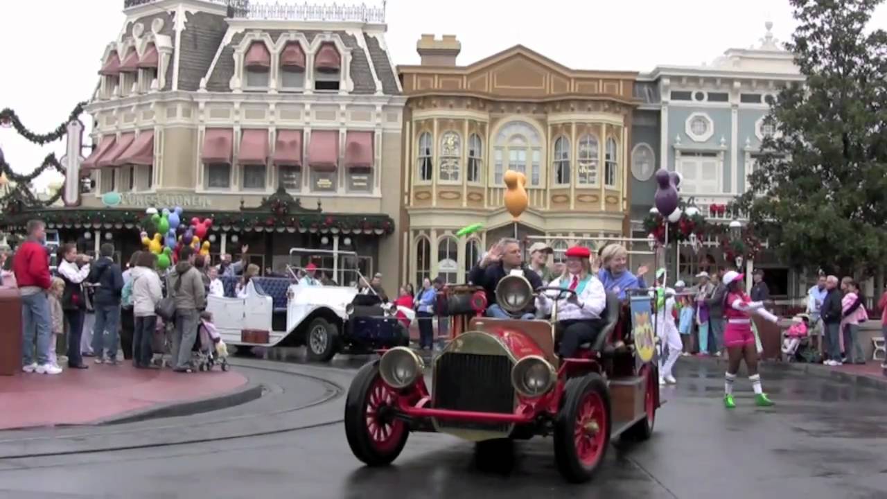 Disney's Honorary Voluntears Cavalcade with the Muppets