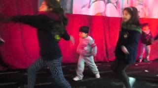 Bailando Diego en el escenario 