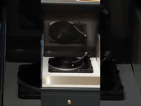 1934: Fats Waller - "Honeysuckle Rose"