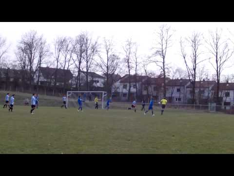 Schiri bekommt auf die Mütze