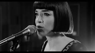 Bo Diddley &quot;Who Do You Love&quot; cover by Elise LeGrow (Live Acoustic)