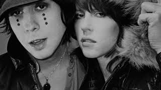 GLASS CANDY &quot;DIGITAL VERSICOLOR&quot; (Lyric Video)