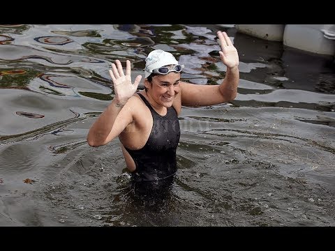 NADADORA PILAR GEIJO UNE A AMBAS ORILLAS DEL RÍO DE LA PLATA