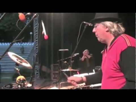 Gypsytronic Voodoo - schwarz-rot atemgold meets balkantronika (live in wattenscheid 2011)