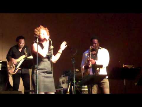 Lynne Fiddmont Performs 