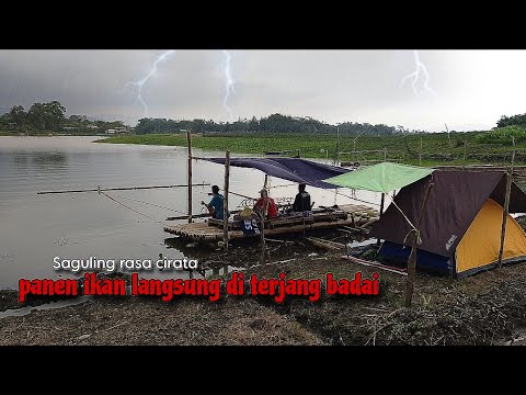 Camp fishing ep83 FINDING A GOOD SPOT DIRECTLY IN THE STORM
