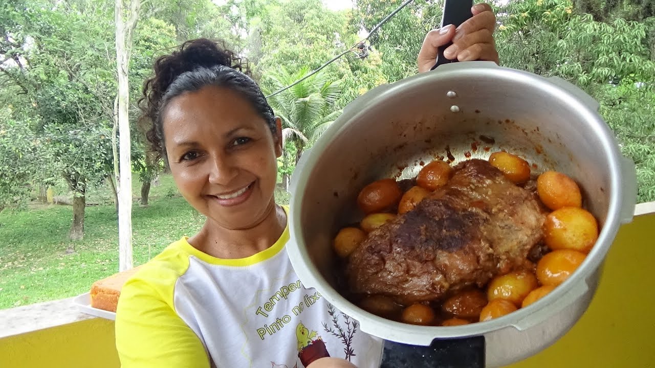 MAMINHA DE PANELA DE PRESSÃO COM BATATAS CORADAS JÁ FEZ ASSIM? E BOLO SEM TRIGO PARA SOBREMESA