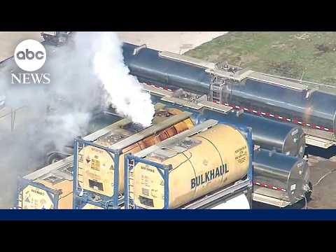 Chemical leak prompts evacuations near Ohio steel plant
