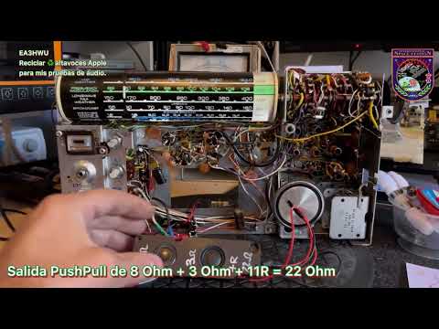 EA3HWU Reciclo altavoces de un Apple Mac para utilizarlos en el laboratorio por su escaso tamaño.