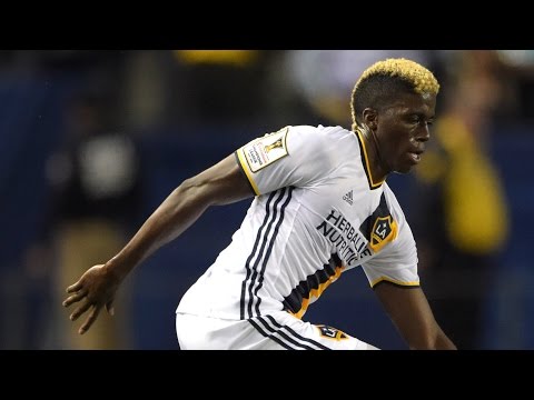 GOAL: Gyasi Zardes fires for a fourth