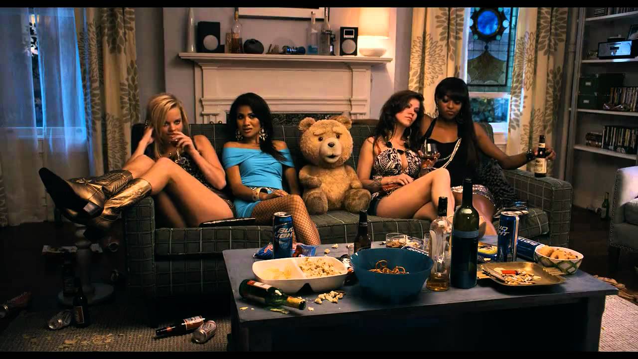 Ted (par le créateur des Griffin) - Bande Annonce Officielle (VF avec la voix de JoeyStarr)