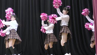 可愛い女の子たちのチアダンス