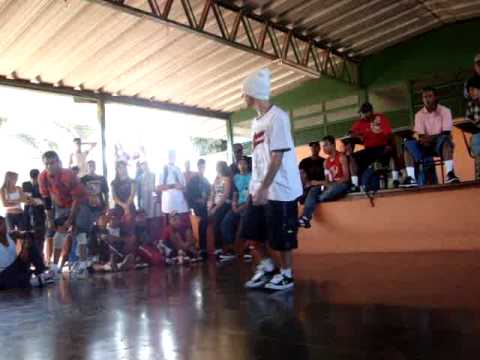 cyclone e Perceus(family flava) vs Todim e Pirulito(new dance)