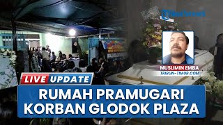 Isak Tangis Keluarga Aulia Belinda setelah Jenazah Korban Kebakaran Glodok Plaza Tiba di Kediaman
