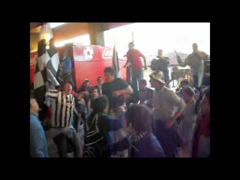 "LA ESCOLTA DE LIBERTAD, EL AWANTE DESDE EL INICIO" Barra: La Escolta &bull; Club: Libertad