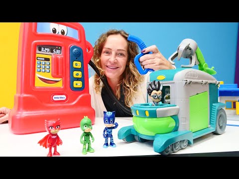 Who stole the gas? - Fun with the pajama heroes and Nicole - PJ Masks toys
