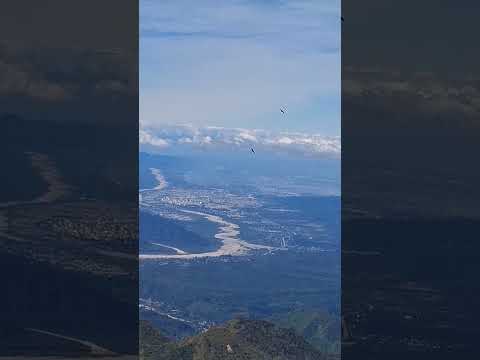 Vuelo del cóndor.En el fondo, la ciudad de San Salvador de jujuy...Argentina 😍a 3100m.s.n.m
