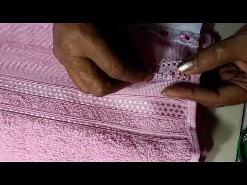 Toalhas bordadas com pérolas e bainha aberta