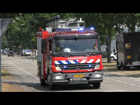 Prio 1 TS 21-0331 en HW 21-3151 met spoed naar een Scheepsbrand in Oss