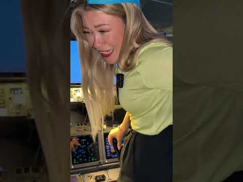 PILOT FAINTS IN FLIGHT 😨