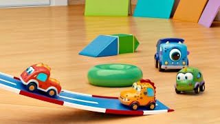A nova pista de corrida dos carros Mocas! Desenho animado completo dos carrinhos monstrinhos