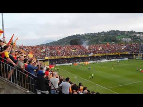 Fischio Finale e invasione di campo !  - Benevento Lecce 2016