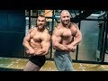 Wer ist besser in Form? Posedown mit Tobias Hahne