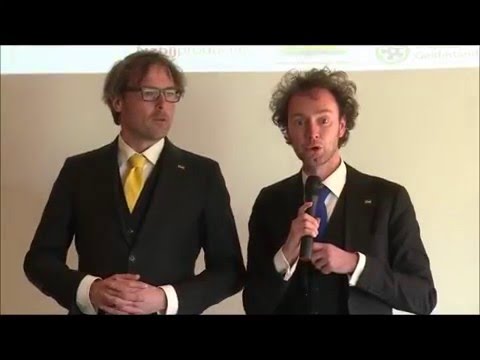 Vrijwilligers kussen