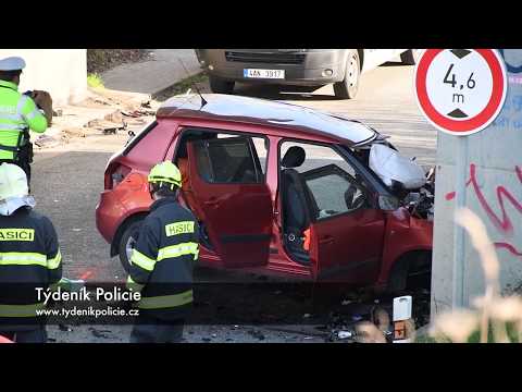 TRAGICKÁ NEHODA: FABIA NARAZILA DO MOSTNÍHO PILÍŘE