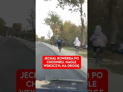 Jechał rowerem po chodniku. Nagle wskoczył na drogę (03.12)