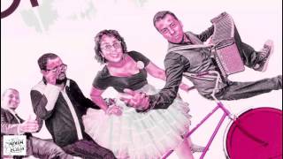 La Santa Cecilia Monedita Lyric Video