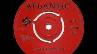WILLIE TEE - Walking Up A One Way Street