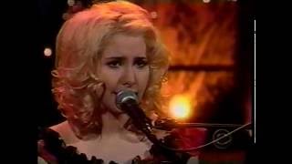 Nellie McKay - Ding Dong (live) The Late Late Show