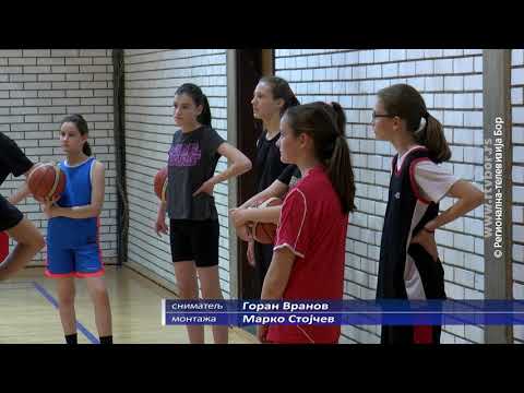 Dragan Vuković sa košarkašicama Rudara 1903, 18.jun 2021. (RTV Bor)