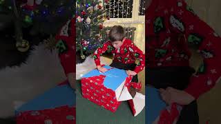 Download lagu Christmas magic! A little racer unwraps his MOZA R3 PC Bundle under the tree. 📷:@e46sim #mozaracing mp3