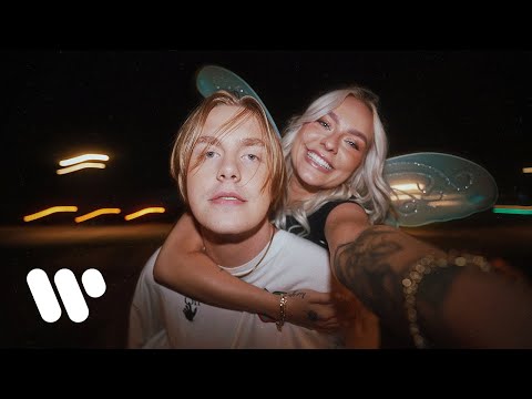 Karl Killing - segadus hinges (feat. Ariadne) (Official Lyric Video)