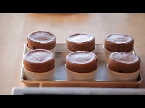 The Essentials - Techniques by l'Ecole Valrhona - The P125 Coeur de Guanaja Soufflé