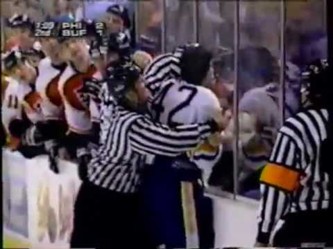 Eric Lindros vs Richard Smehlik