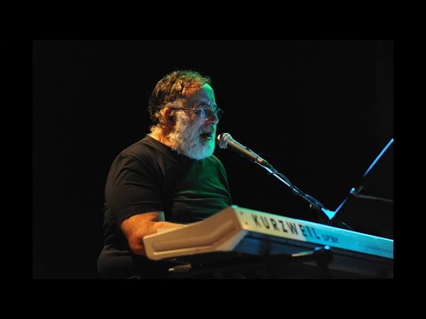 Θάνος Μικρούτσικος - Petru Guelfucci - Μια στιγμή αυτού του κόσμου (Live, Ρωμαϊκό Ωδείο Πάτρας,1999)