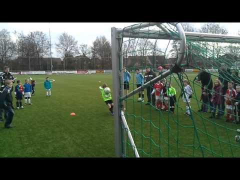 Thomas vangt penalty Dennis op lat