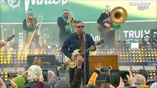 The Black Keys - Gold on the Ceiling (Live NHL Winter Classic 2023)
