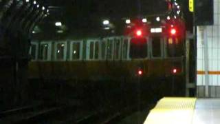 preview picture of video 'MBTA Orange Line train to Forest Hills departs Downtown Crossing station and goes around a curve'