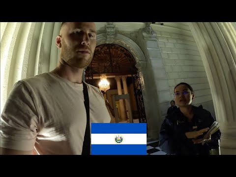 Midnight in Centro Historico de San Salvador 🇸🇻